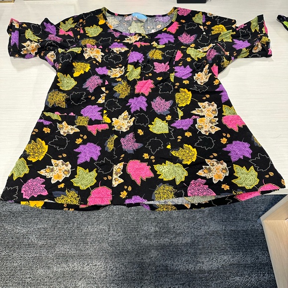 Ladies fall scrub tops - Picture 6 of 6